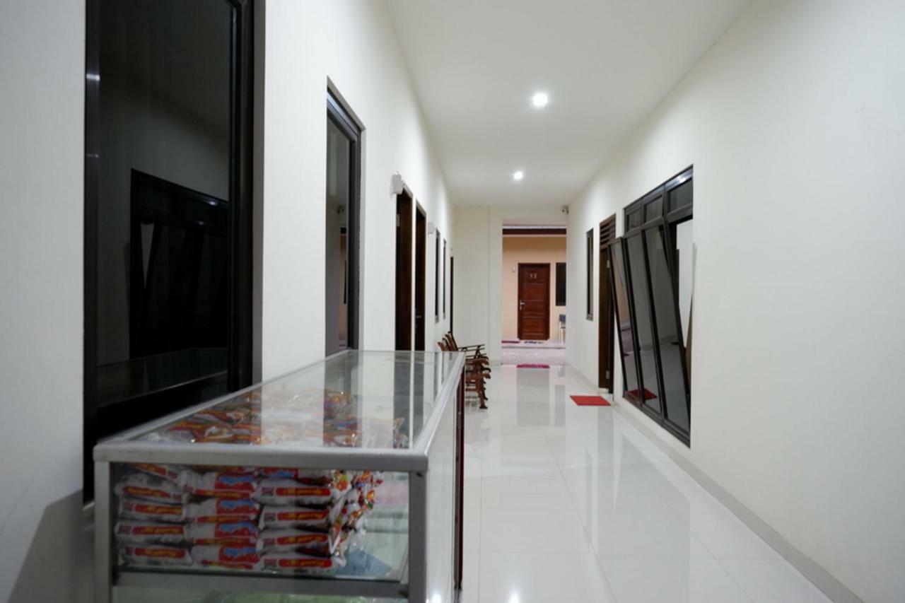Reddoorz Near Living Plaza Purwokerto Hotel Kültér fotó