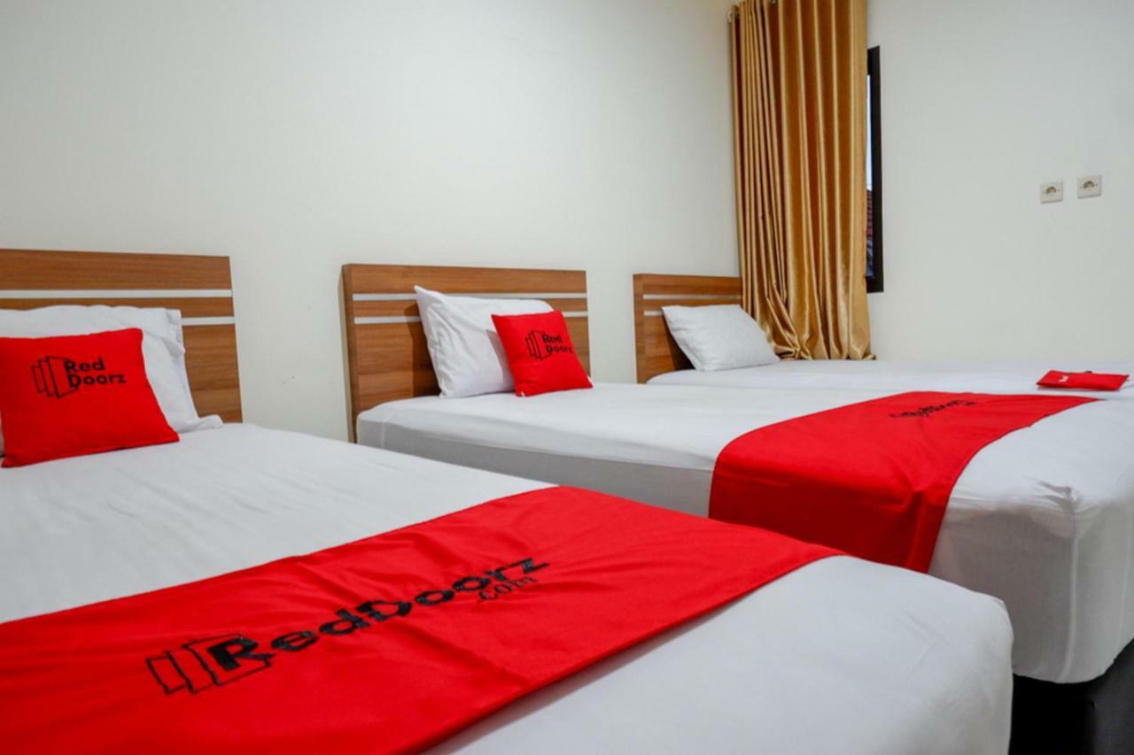 Reddoorz Near Living Plaza Purwokerto Hotel Kültér fotó